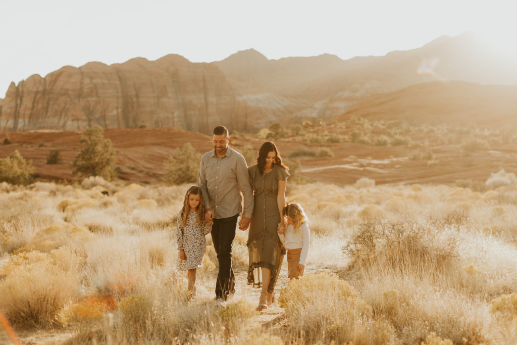 desert-family-photoshoot-utah-gish-family-ashleymeaganphotography